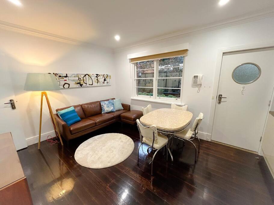 East Melbourne Unit With Courtyard 아파트 외부 사진